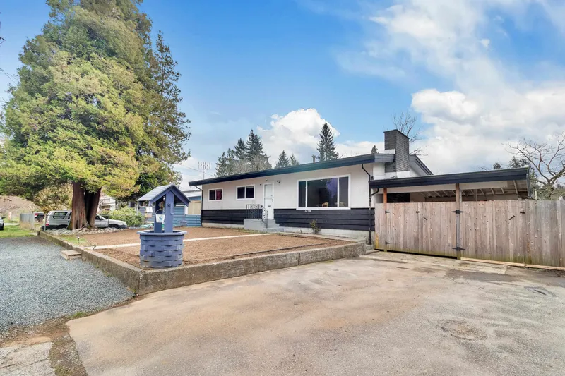 32140 BUECKERT AVENUE - photo 3 of 25