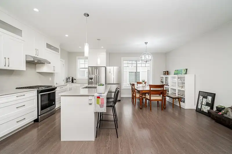 59 19501 74 AVENUE - photo 2 of 39