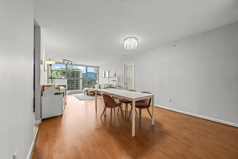 2105 4398 BUCHANAN STREET - photo 4 of 30