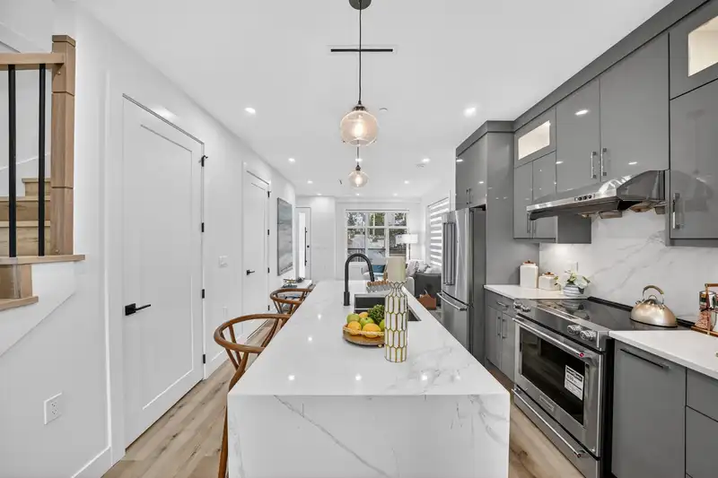 514 W 60TH AVENUE - photo 4 of 31
