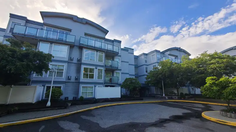 101 14885 100 AVENUE - photo 1 of 8