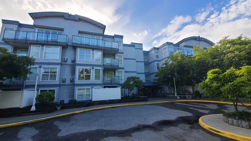 101 14885 100 AVENUE - photo 2 of 8
