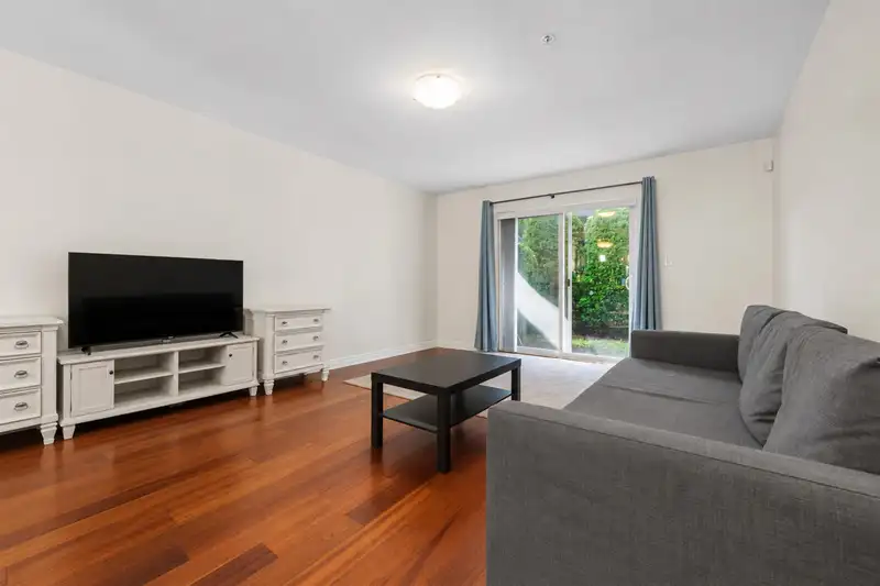 7 6498 ELGIN AVENUE - photo 4 of 23