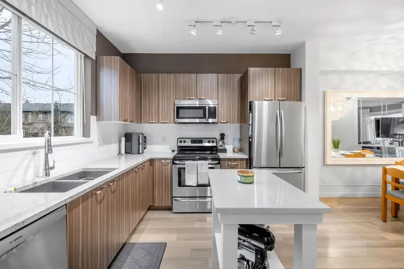 101 14833 61 AVENUE - photo 3 of 37