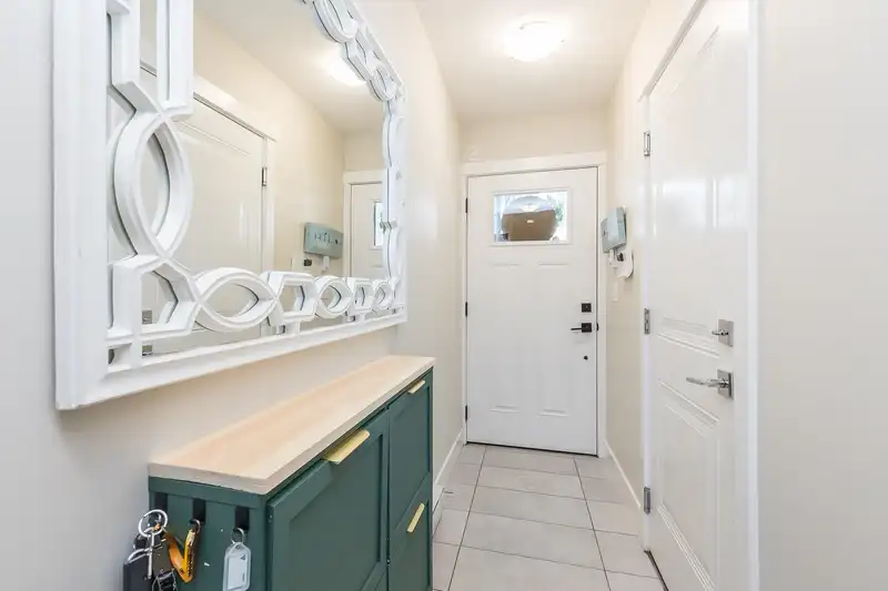 75 20498 82 AVENUE - photo 2 of 38