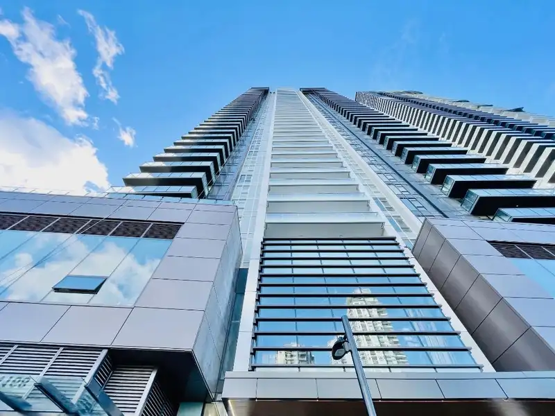 609 4168 LOUGHEED HIGHWAY - photo 1 of 1