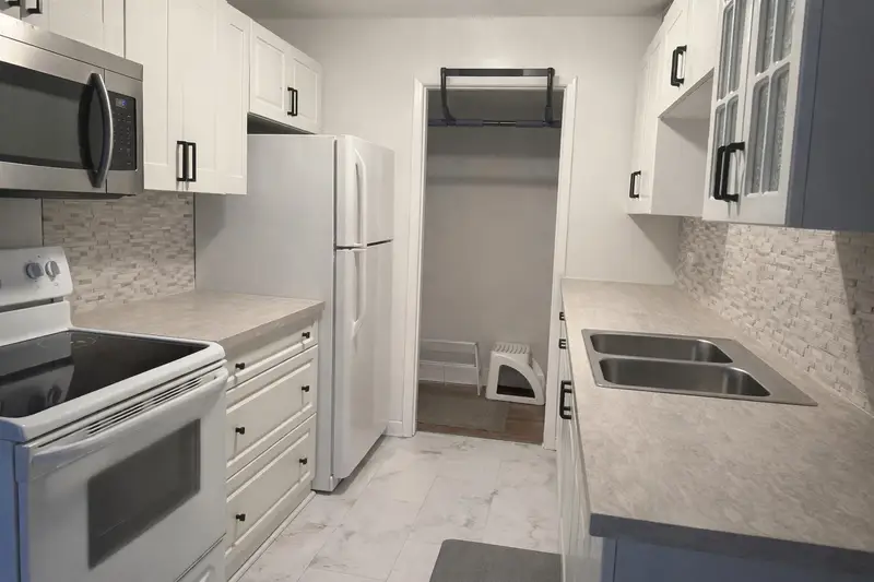 5 38171 WESTWAY AVENUE - photo 2 of 14