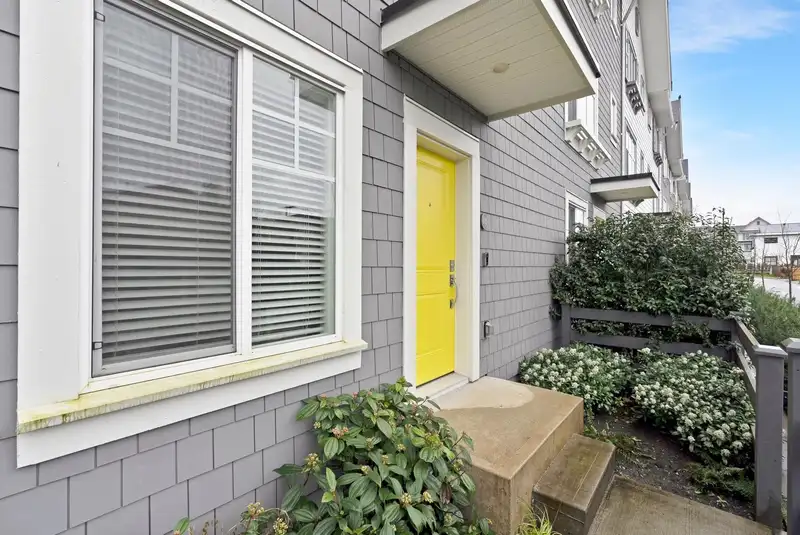 18 15489 99A AVENUE - photo 4 of 32