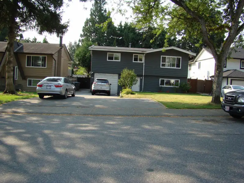 14182 75 AVENUE - photo 1 of 40