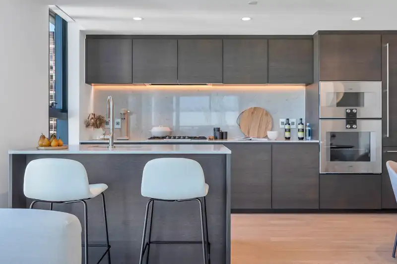 2002 1482 ROBSON STREET - photo 4 of 18