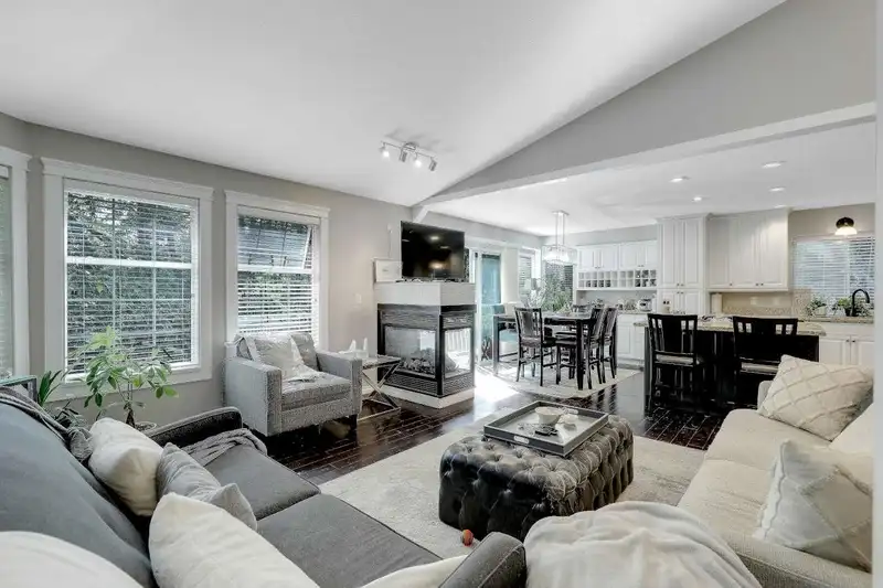 2028 SASKATCHEWAN AVENUE - photo 2 of 40