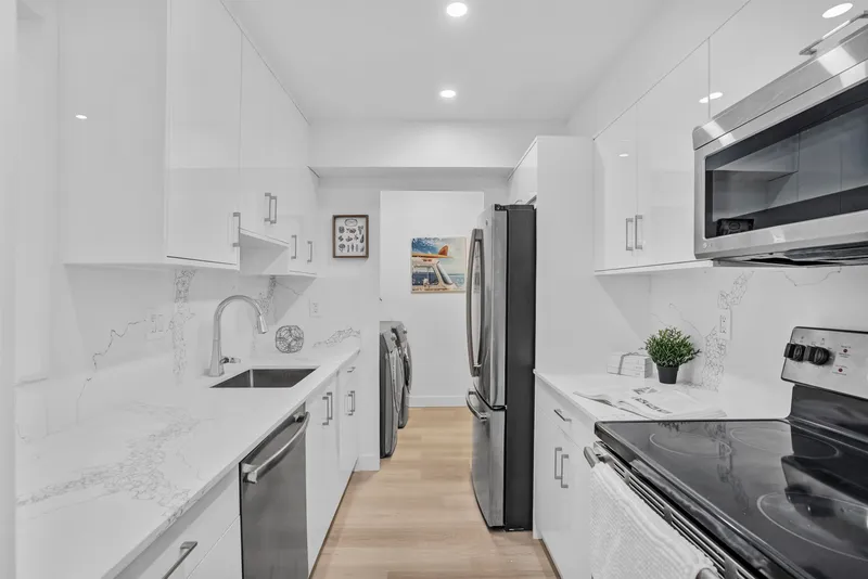 314 8511 WESTMINSTER HIGHWAY - photo 2 of 25