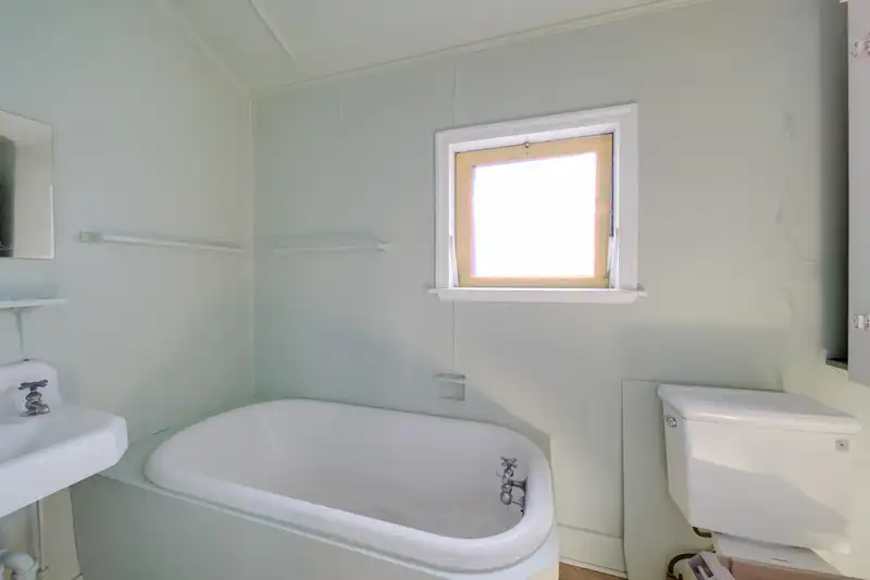 340 ALBERTA STREET - photo 3 of 9