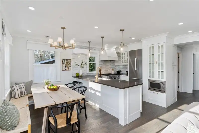 1110 W 15TH AVENUE - photo 2 of 39