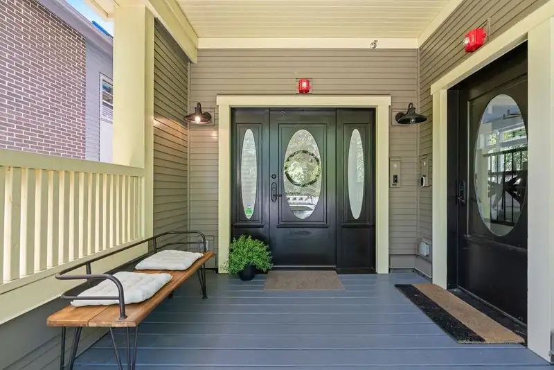 1110 W 15TH AVENUE - photo 3 of 39