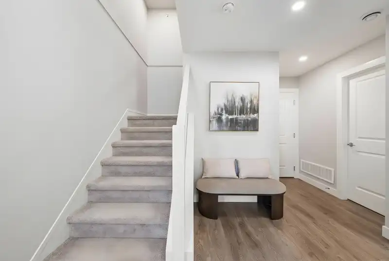 14 20327 72B AVENUE - photo 2 of 27
