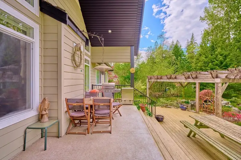 23447 DOGWOOD AVENUE - photo 4 of 35