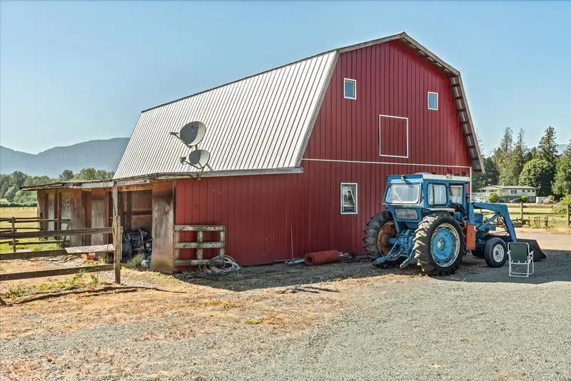 4933 BROWNE ROAD - photo 3 of 39