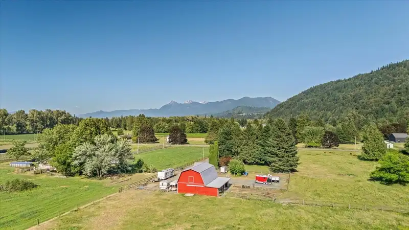 4933 BROWNE ROAD - photo 4 of 39