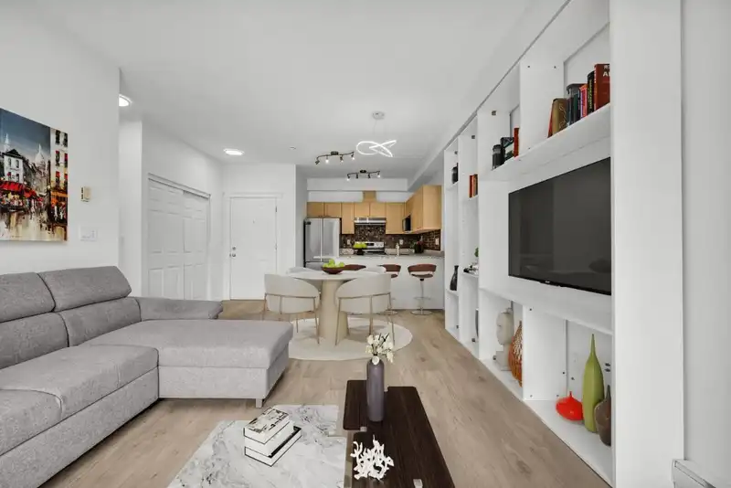 211 12083 92A AVENUE - photo 2 of 23