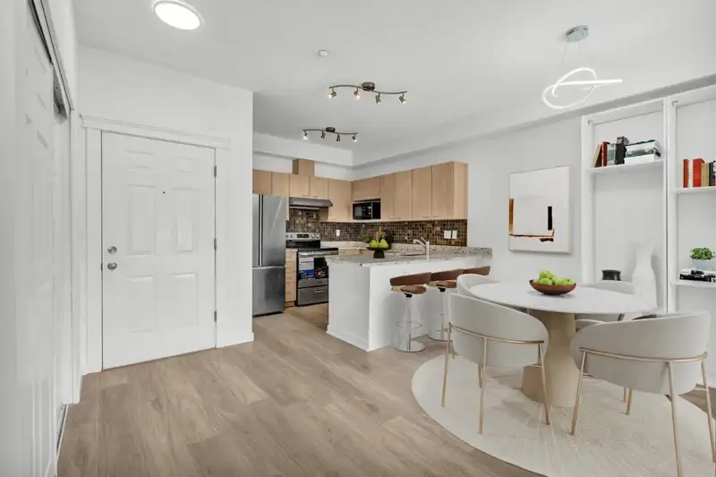211 12083 92A AVENUE - photo 4 of 23