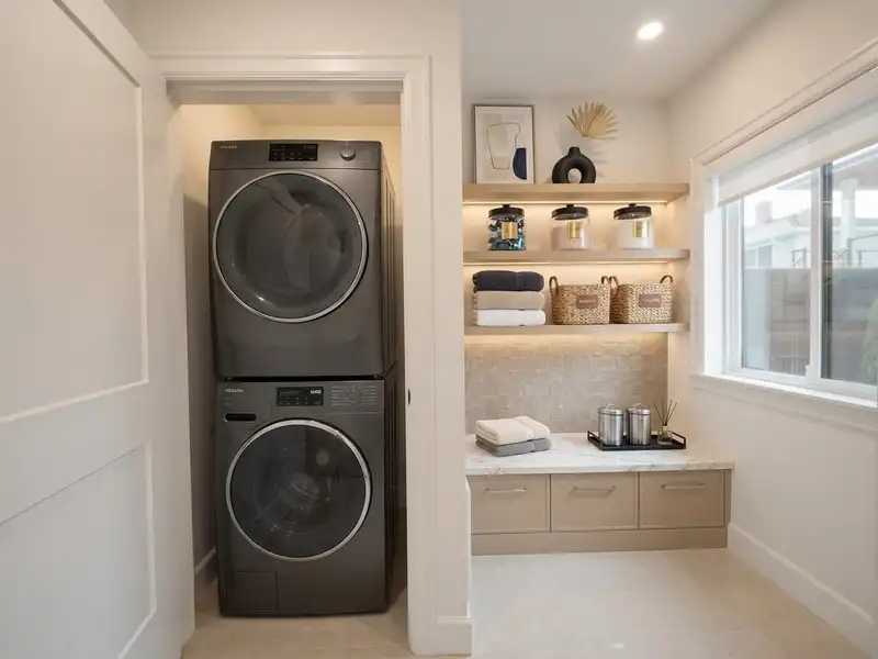 4 3786 PETER STREET - photo 2 of 22
