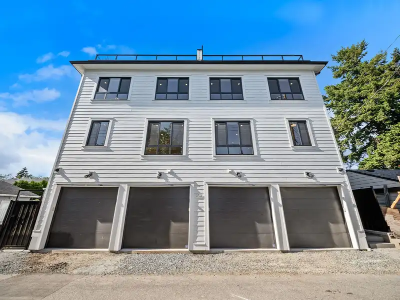 4 3786 PETER STREET - photo 3 of 22