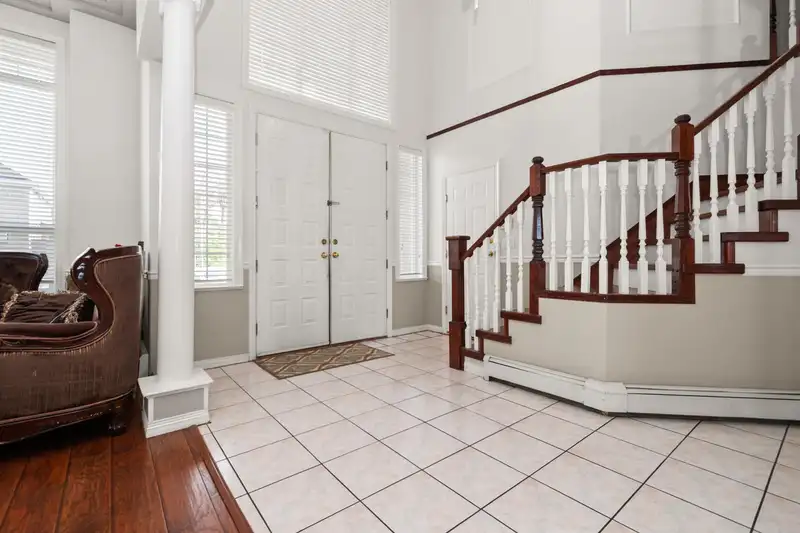 3567 SUMMIT DRIVE - photo 3 of 40