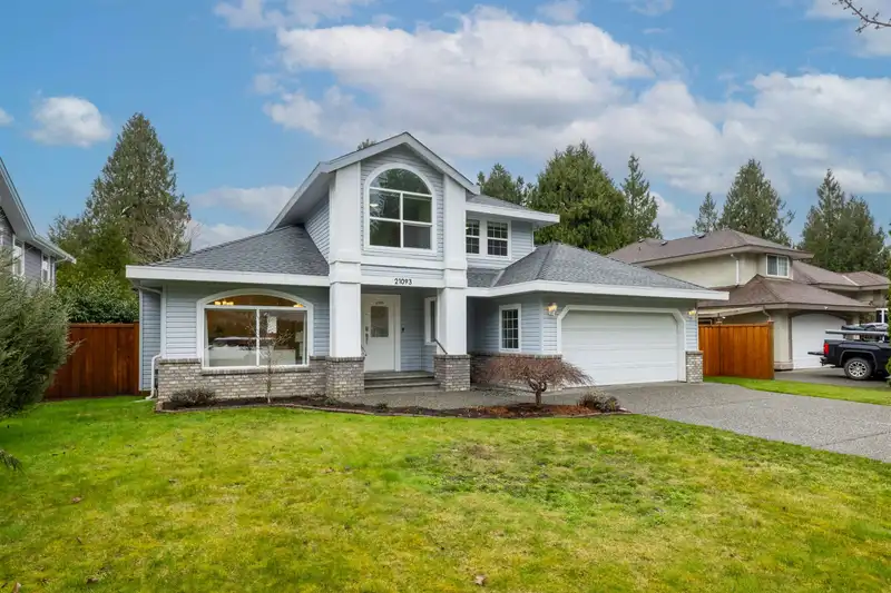 21093 43 AVENUE - photo 2 of 34