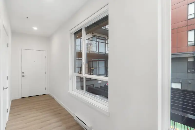 E204 13858 108 AVENUE - photo 2 of 21