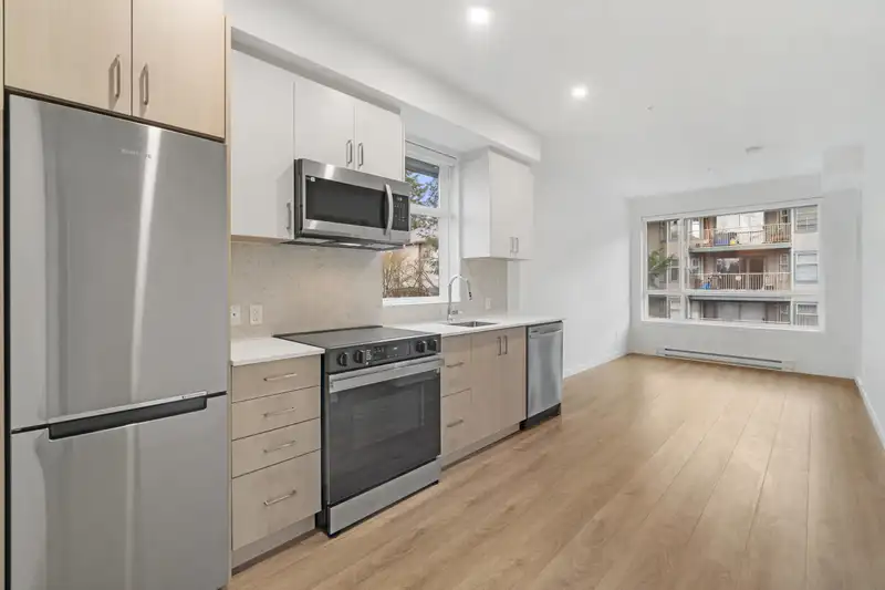 E204 13858 108 AVENUE - photo 3 of 21