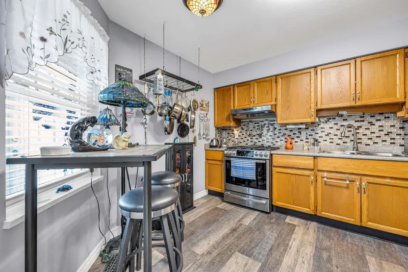 11 5365 205 STREET - photo 3 of 21