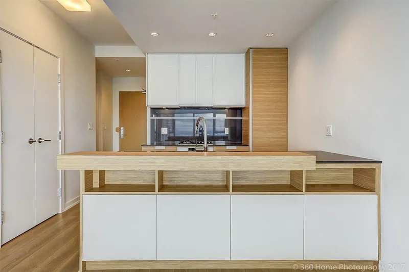 3302 4688 KINGSWAY - photo 1 of 10