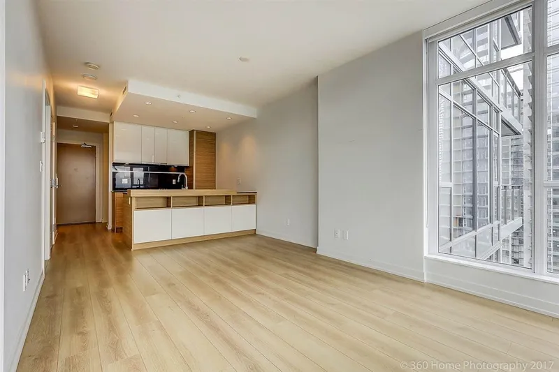 3302 4688 KINGSWAY - photo 3 of 10