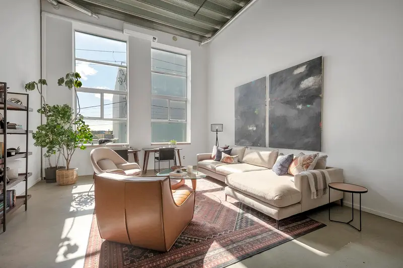 215 1220 E PENDER STREET - photo 2 of 25