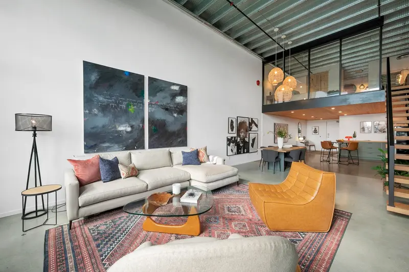 215 1220 E PENDER STREET - photo 4 of 25