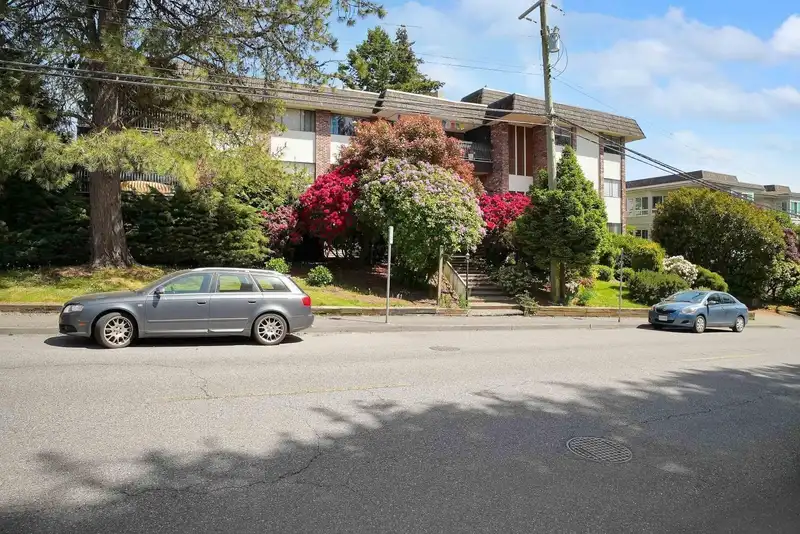 105 1330 MARTIN STREET - photo 1 of 14