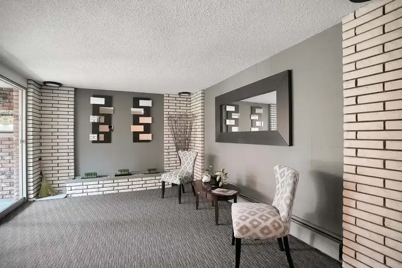 105 1330 MARTIN STREET - photo 3 of 14