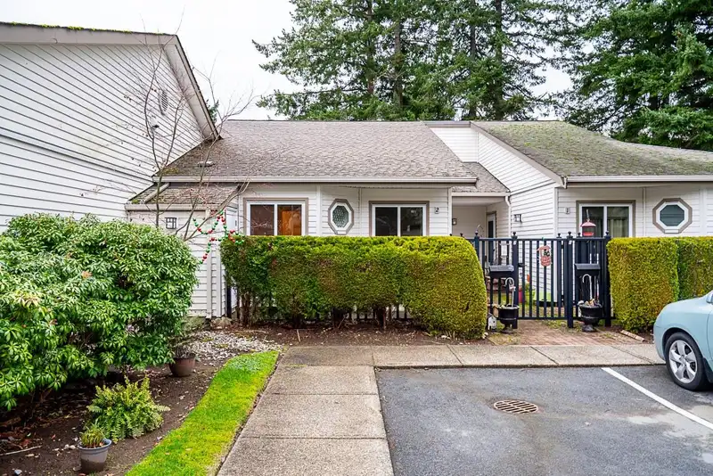 2 12928 17 AVENUE - photo 3 of 36