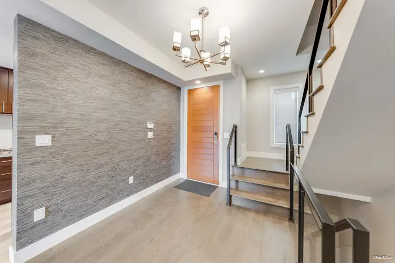 453 13TH STREET - photo 2 of 29