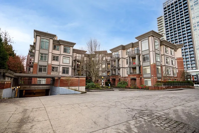 117 10499 UNIVERSITY DRIVE - photo 2 of 25