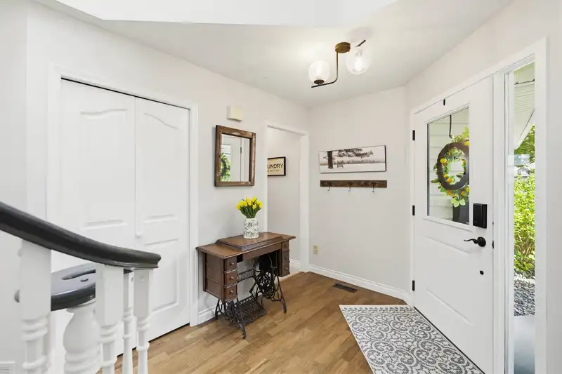 5954 49 AVENUE - photo 4 of 40