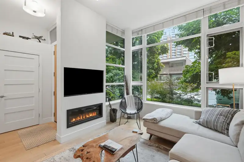 288 E 11 AVENUE - photo 3 of 40