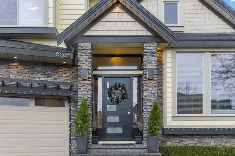6028 170A STREET - photo 3 of 40