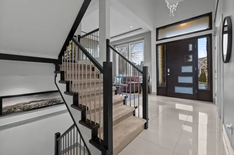 6028 170A STREET - photo 4 of 40