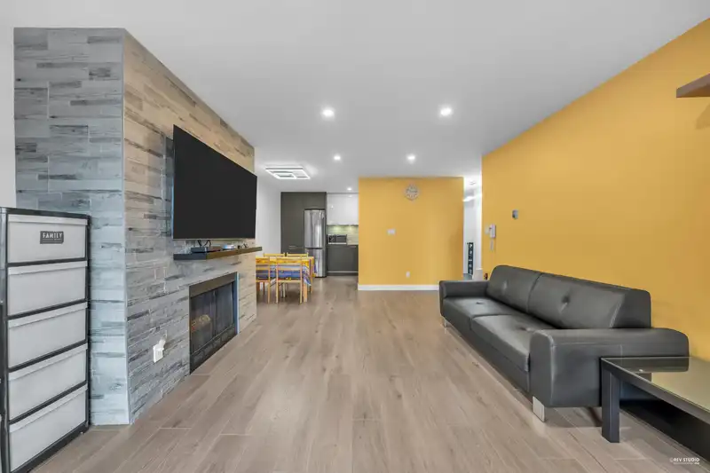 317 8600 ACKROYD ROAD - photo 3 of 17