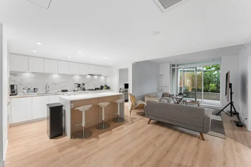 305 1500 FERN STREET - photo 2 of 36