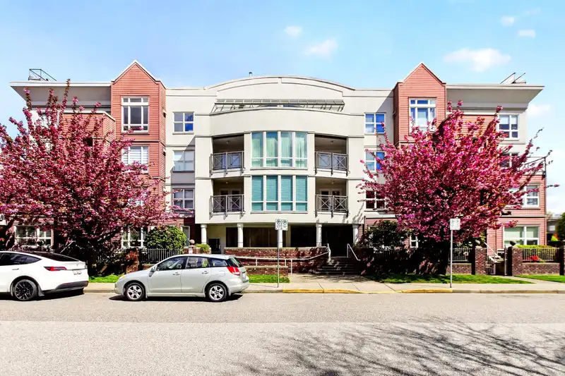 208 2335 WHYTE AVENUE - photo 1 of 34