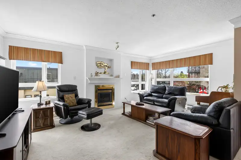 208 2335 WHYTE AVENUE - photo 3 of 34
