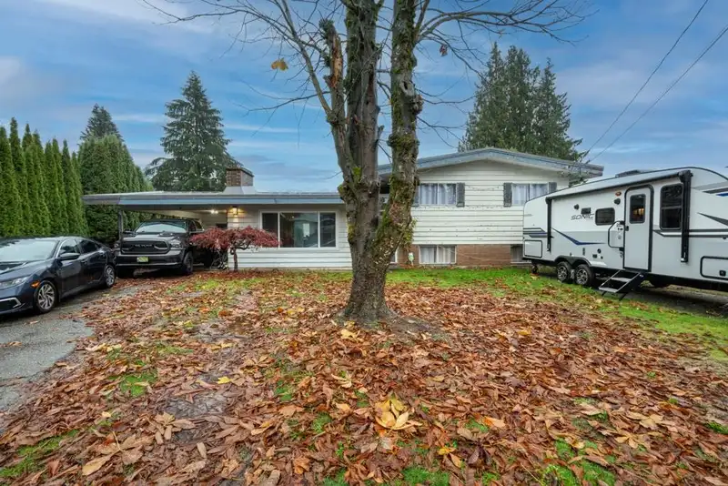 2436 RIDEAU STREET - photo 1 of 29